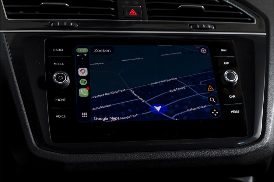 Volkswagen Tiguan 2.0 TSI 4Motion Highline Business R 180 PK | R-Line | Elek. Trekhaak | Adapt. Cruise | Stoel-+Bankverw. | PDC | Camera | NAV + App. Connect | ECC | Elek. Klep | LM 19" |