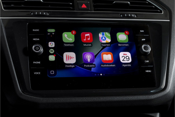 Volkswagen Tiguan 2.0 TSI 4Motion Highline Business R 180 PK | R-Line | Elek. Trekhaak | Adapt. Cruise | Stoel-+Bankverw. | PDC | Camera | NAV + App. Connect | ECC | Elek. Klep | LM 19" |