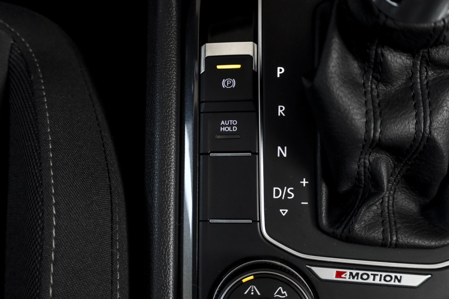 Volkswagen Tiguan 2.0 TSI 4Motion Highline Business R 180 PK | R-Line | Elek. Trekhaak | Adapt. Cruise | Stoel-+Bankverw. | PDC | Camera | NAV + App. Connect | ECC | Elek. Klep | LM 19" |