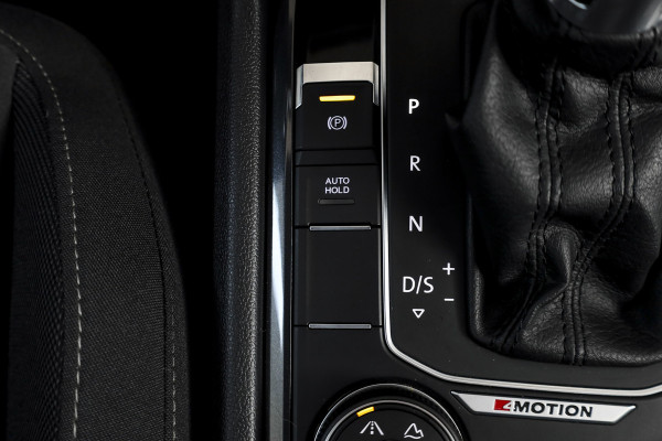 Volkswagen Tiguan 2.0 TSI 4Motion Highline Business R 180 PK | R-Line | Elek. Trekhaak | Adapt. Cruise | Stoel-+Bankverw. | PDC | Camera | NAV + App. Connect | ECC | Elek. Klep | LM 19" |
