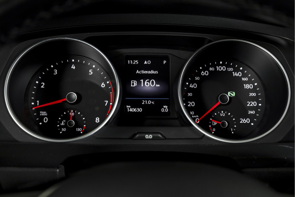 Volkswagen Tiguan 2.0 TSI 4Motion Highline Business R 180 PK | R-Line | Elek. Trekhaak | Adapt. Cruise | Stoel-+Bankverw. | PDC | Camera | NAV + App. Connect | ECC | Elek. Klep | LM 19" |