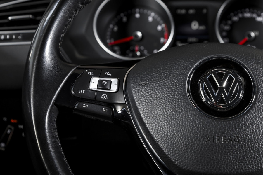 Volkswagen Tiguan 2.0 TSI 4Motion Highline Business R 180 PK | R-Line | Elek. Trekhaak | Adapt. Cruise | Stoel-+Bankverw. | PDC | Camera | NAV + App. Connect | ECC | Elek. Klep | LM 19" |
