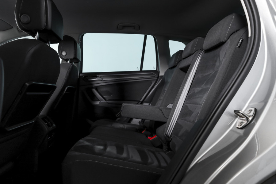 Volkswagen Tiguan 2.0 TSI 4Motion Highline Business R 180 PK | R-Line | Elek. Trekhaak | Adapt. Cruise | Stoel-+Bankverw. | PDC | Camera | NAV + App. Connect | ECC | Elek. Klep | LM 19" |