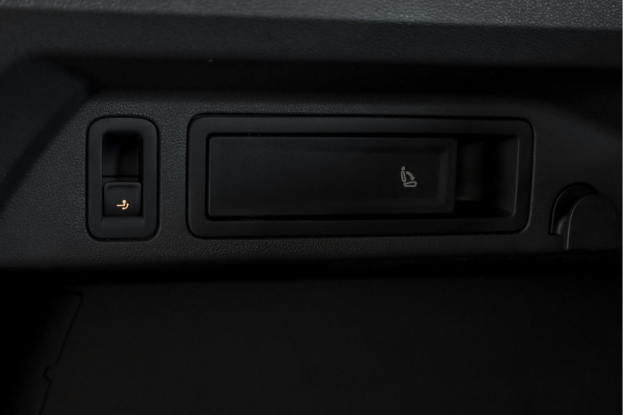 Volkswagen Tiguan 2.0 TSI 4Motion Highline Business R 180 PK | R-Line | Elek. Trekhaak | Adapt. Cruise | Stoel-+Bankverw. | PDC | Camera | NAV + App. Connect | ECC | Elek. Klep | LM 19" |