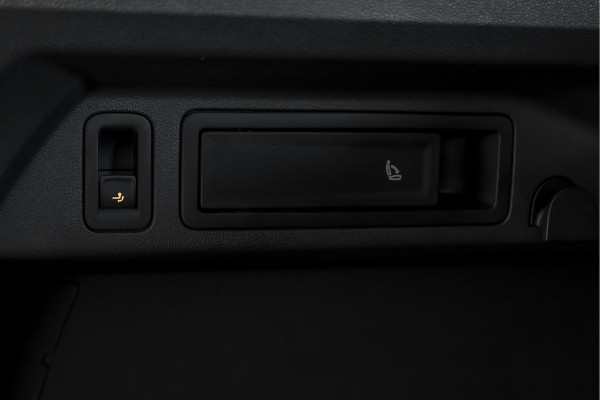 Volkswagen Tiguan 2.0 TSI 4Motion Highline Business R 180 PK | R-Line | Elek. Trekhaak | Adapt. Cruise | Stoel-+Bankverw. | PDC | Camera | NAV + App. Connect | ECC | Elek. Klep | LM 19" |