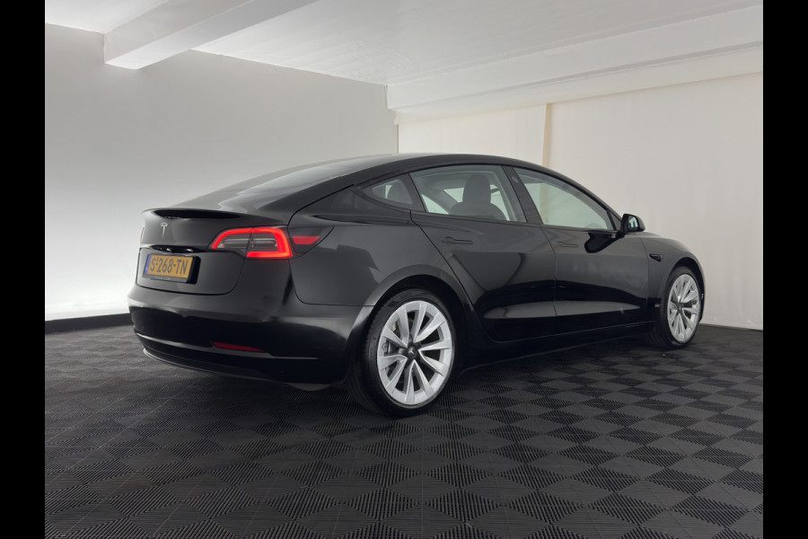 Tesla Model 3 Standard RWD Plus 60 kWh [3-Fase-11kW] {SoH-90%} (INCL-BTW) Aut. *PANO | AUTOPILOT | LEATHER | KEYLESS | FULL-LED | MEMORY-PACK | TOPVIEW | DAB | CARPLAY | DIGI-COCKPIT | LANE-ASSIST | HEATED- COMFORTSEATS | 19"ALU*