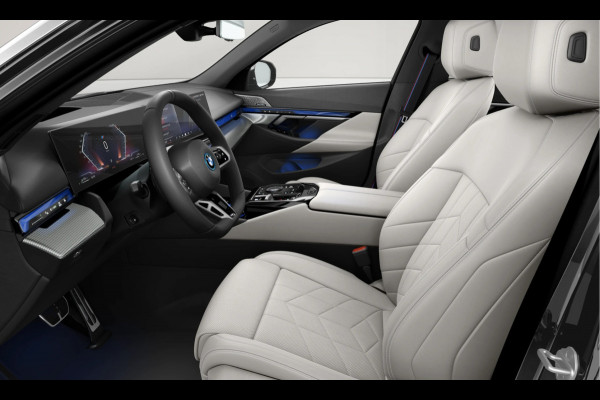 BMW 5 Serie Touring 550e xDrive - M-Sport Pro - Pano - Bowers & Wilkins - Onderstel Prof