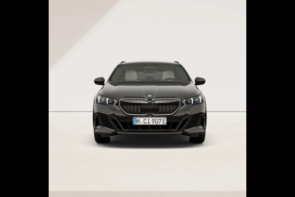 BMW 5 Serie Touring 550e xDrive - M-Sport Pro - Pano - Bowers & Wilkins - Onderstel Prof