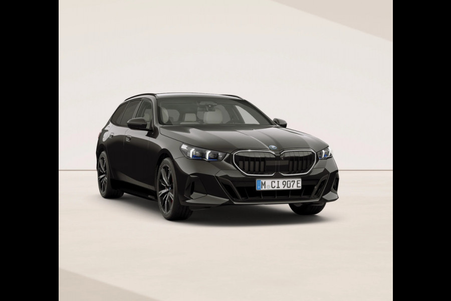 BMW 5 Serie Touring 550e xDrive - M-Sport Pro - Pano - Bowers & Wilkins - Onderstel Prof