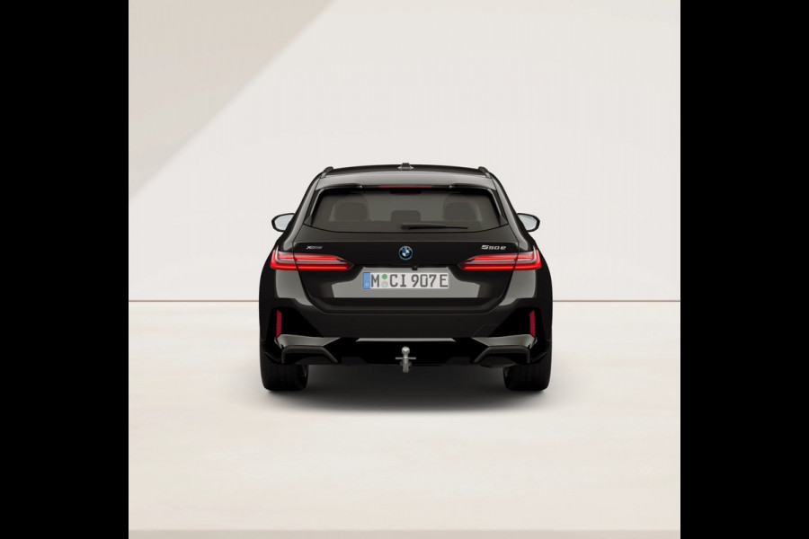 BMW 5 Serie Touring 550e xDrive - M-Sport Pro - Pano - Bowers & Wilkins - Onderstel Prof