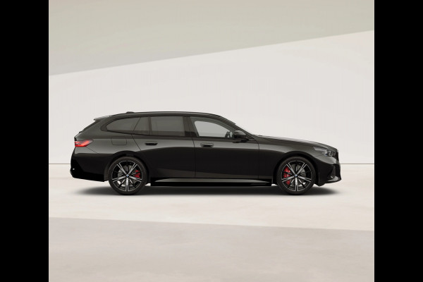 BMW 5 Serie Touring 550e xDrive - M-Sport Pro - Pano - Bowers & Wilkins - Onderstel Prof