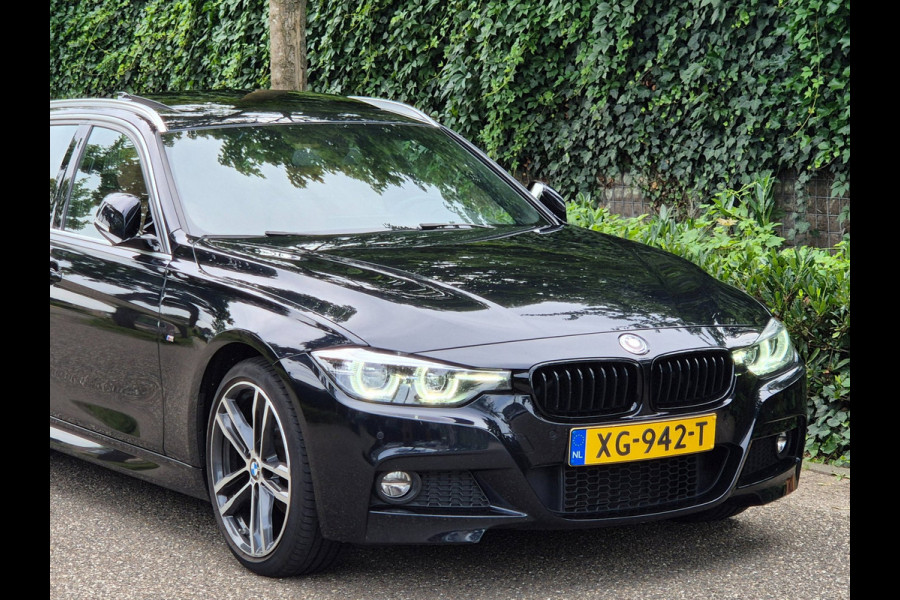 BMW 3 Serie Touring 320i M Sport Ed volle optielijst Trekhaak Pano CarPlay 19inch M Velgen Stuurverwarming NAP M Sport Edition