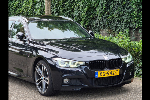 BMW 3 Serie Touring 320i M Sport Ed volle optielijst Trekhaak Pano CarPlay 19inch M Velgen Stuurverwarming NAP M Sport Edition