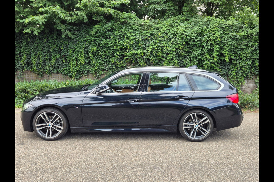 BMW 3 Serie Touring 320i M Sport Ed volle optielijst Trekhaak Pano CarPlay 19inch M Velgen Stuurverwarming NAP M Sport Edition