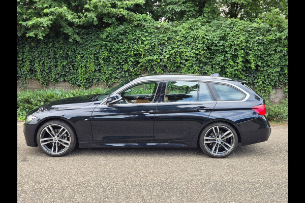 BMW 3 Serie Touring 320i M Sport Ed volle optielijst Trekhaak Pano CarPlay 19inch M Velgen Stuurverwarming NAP M Sport Edition