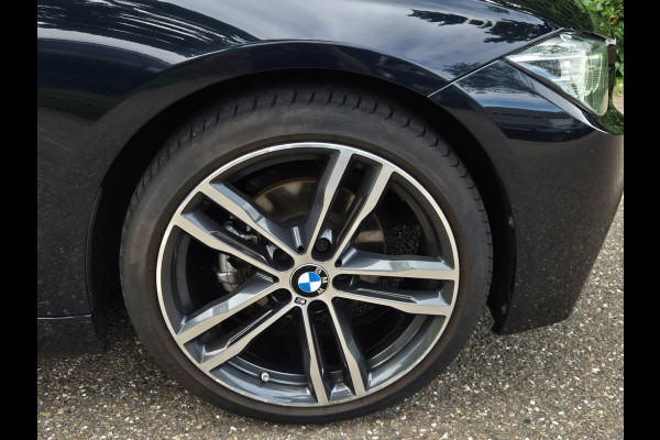 BMW 3 Serie Touring 320i M Sport Ed volle optielijst Trekhaak Pano CarPlay 19inch M Velgen Stuurverwarming NAP M Sport Edition