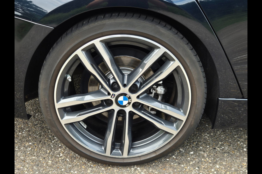 BMW 3 Serie Touring 320i M Sport Ed volle optielijst Trekhaak Pano CarPlay 19inch M Velgen Stuurverwarming NAP M Sport Edition