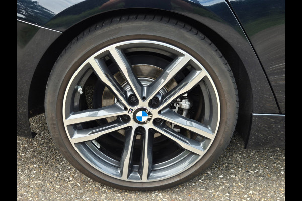 BMW 3 Serie Touring 320i M Sport Ed volle optielijst Trekhaak Pano CarPlay 19inch M Velgen Stuurverwarming NAP M Sport Edition