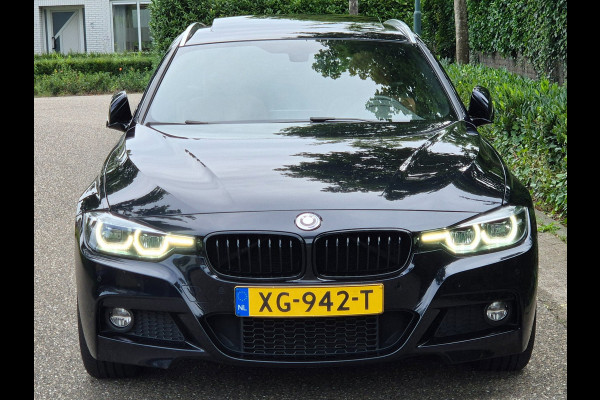 BMW 3 Serie Touring 320i M Sport Ed volle optielijst Trekhaak Pano CarPlay 19inch M Velgen Stuurverwarming NAP M Sport Edition