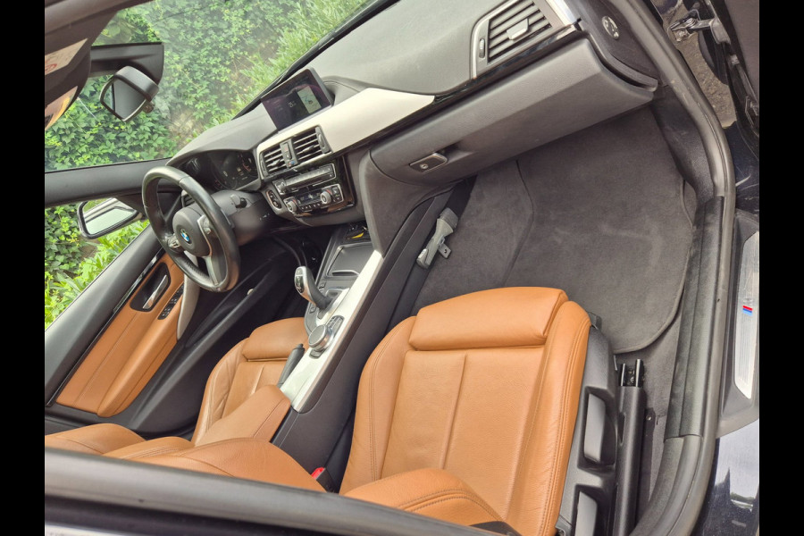 BMW 3 Serie Touring 320i M Sport Ed volle optielijst Trekhaak Pano CarPlay 19inch M Velgen Stuurverwarming NAP M Sport Edition