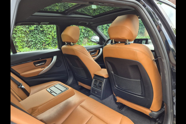 BMW 3 Serie Touring 320i M Sport Ed volle optielijst Trekhaak Pano CarPlay 19inch M Velgen Stuurverwarming NAP M Sport Edition