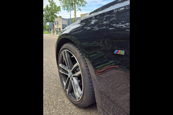 BMW 3 Serie Touring 320i M Sport Ed volle optielijst Trekhaak Pano CarPlay 19inch M Velgen Stuurverwarming NAP M Sport Edition