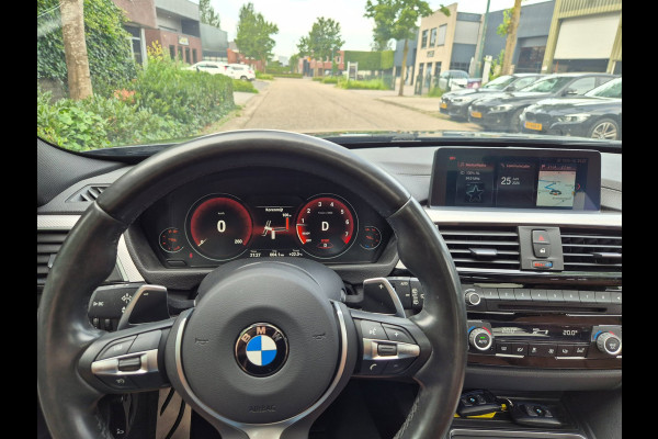 BMW 3 Serie Touring 320i M Sport Ed volle optielijst Trekhaak Pano CarPlay 19inch M Velgen Stuurverwarming NAP M Sport Edition