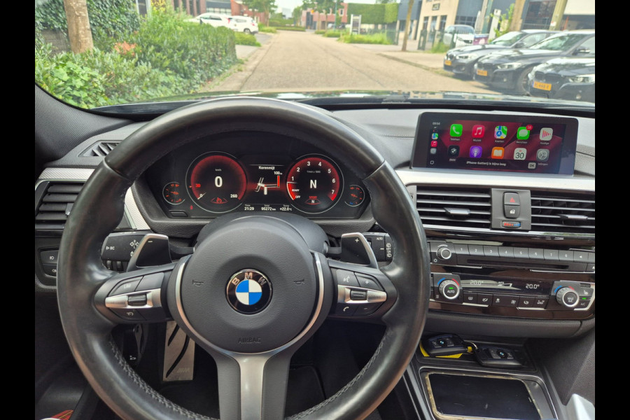 BMW 3 Serie Touring 320i M Sport Ed volle optielijst Trekhaak Pano CarPlay 19inch M Velgen Stuurverwarming NAP M Sport Edition