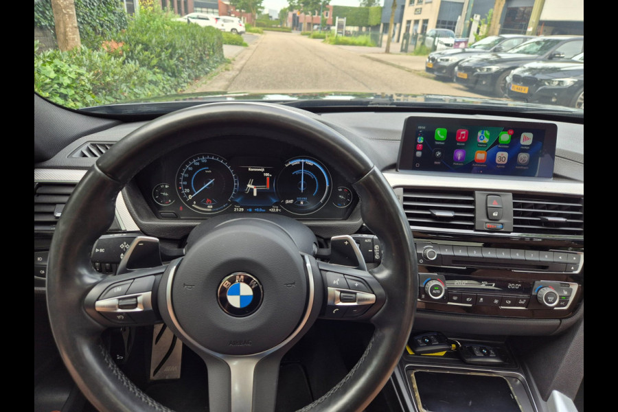 BMW 3 Serie Touring 320i M Sport Ed volle optielijst Trekhaak Pano CarPlay 19inch M Velgen Stuurverwarming NAP M Sport Edition