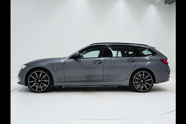 BMW 3 Serie Touring 320e LCI Shadow Line | Nieuw Model | Keyless | Camera | Dodehoekdetectie | Widescreen | Carplay | Cruise | DAB | LED