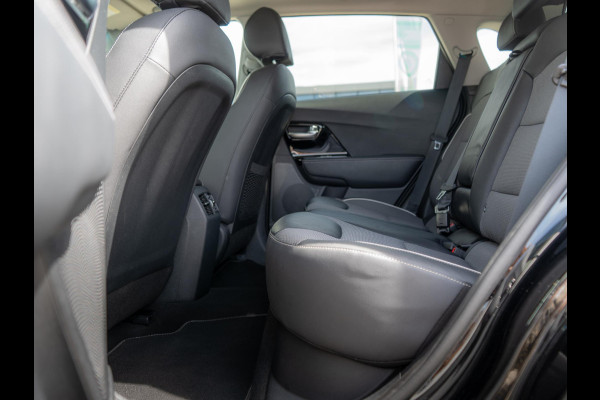 Kia e-Niro DynamicPlusLine 64 kWh | Stoel en stuurverwarming | Navi | PDC | Climne control |