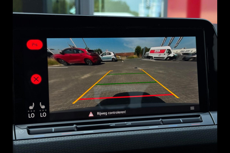 Volkswagen Golf 2.0 TSI GTI Clubsport Panorama LED Head-Up Camera Parksens.