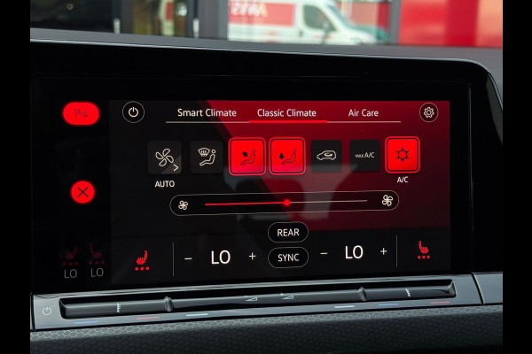 Volkswagen Golf 2.0 TSI GTI Clubsport Panorama LED Head-Up Camera Parksens.