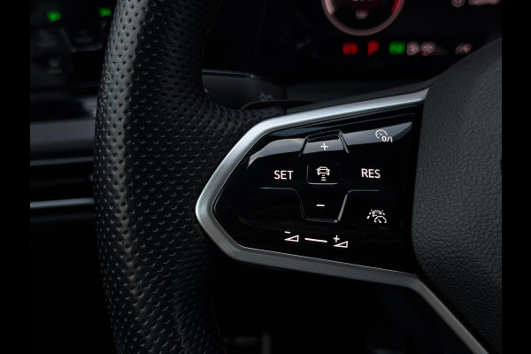 Volkswagen Golf 2.0 TSI GTI Clubsport Panorama LED Head-Up Camera Parksens.
