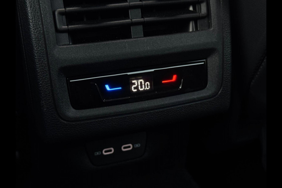 Volkswagen Golf 2.0 TSI GTI Clubsport Panorama LED Head-Up Camera Parksens.