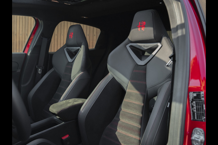 Alfa Romeo junior Elettrica Veloce 54 kWh | Techno Pack | Sport Pack | Pano-dak
