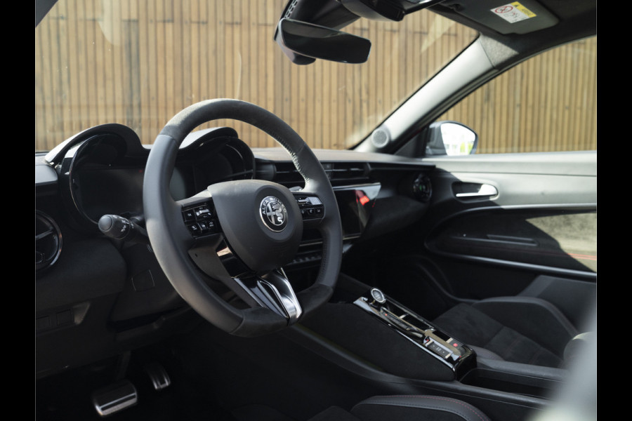 Alfa Romeo junior Elettrica Veloce 54 kWh | Techno Pack | Sport Pack | Pano-dak