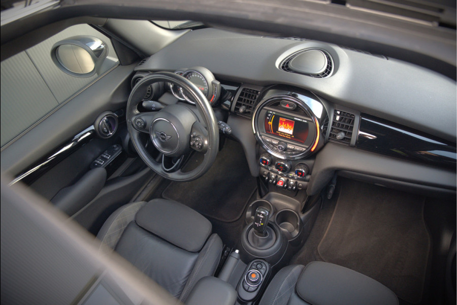 MINI Mini 1.5 Cooper Pepper | Panoramadak | Cruise Control | Apple Carplay | Navigatie | Climate Control | NAP | Dealer Onderhouden | Keyless | Automaat