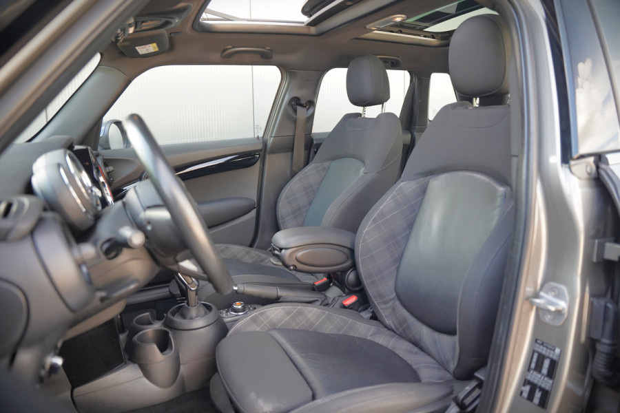 MINI Mini 1.5 Cooper Pepper | Panoramadak | Cruise Control | Apple Carplay | Navigatie | Climate Control | NAP | Dealer Onderhouden | Keyless | Automaat