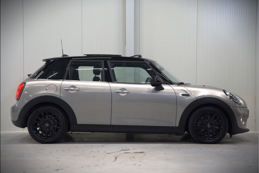 MINI Mini 1.5 Cooper Pepper | Panoramadak | Cruise Control | Apple Carplay | Navigatie | Climate Control | NAP | Dealer Onderhouden | Keyless | Automaat