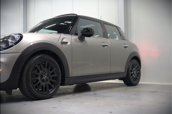 MINI Mini 1.5 Cooper Pepper | Panoramadak | Cruise Control | Apple Carplay | Navigatie | Climate Control | NAP | Dealer Onderhouden | Keyless | Automaat