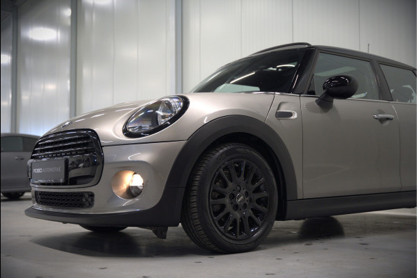 MINI Mini 1.5 Cooper Pepper | Panoramadak | Cruise Control | Apple Carplay | Navigatie | Climate Control | NAP | Dealer Onderhouden | Keyless | Automaat