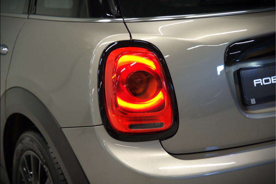 MINI Mini 1.5 Cooper Pepper | Panoramadak | Cruise Control | Apple Carplay | Navigatie | Climate Control | NAP | Dealer Onderhouden | Keyless | Automaat
