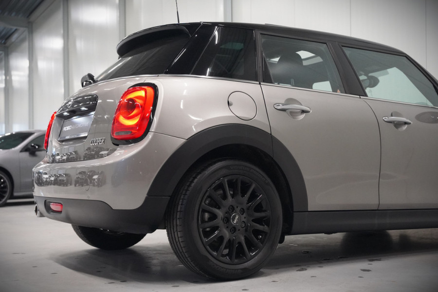 MINI Mini 1.5 Cooper Pepper | Panoramadak | Cruise Control | Apple Carplay | Navigatie | Climate Control | NAP | Dealer Onderhouden | Keyless | Automaat