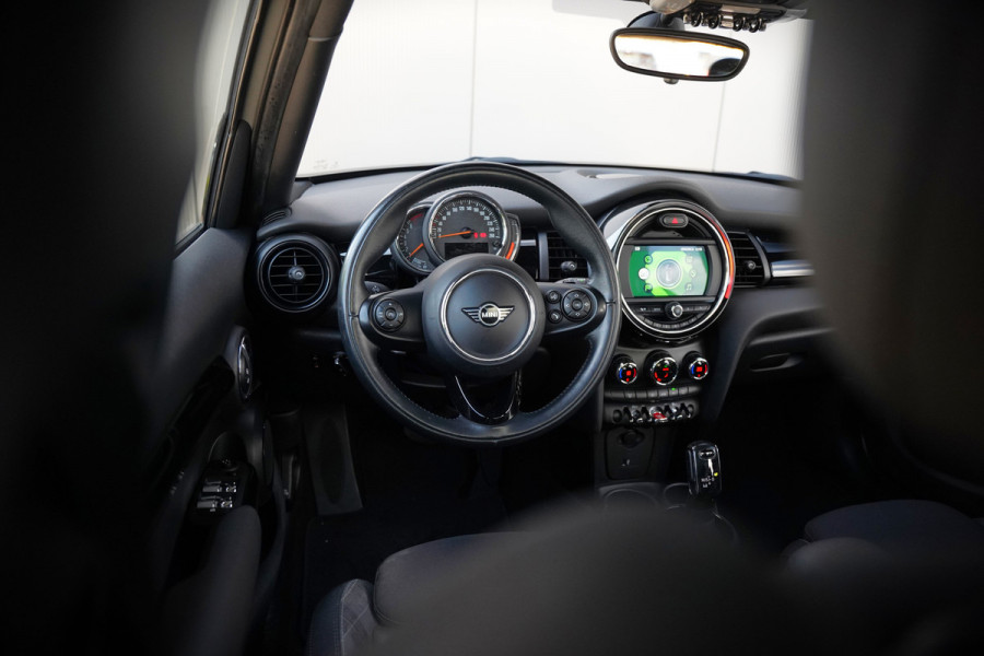 MINI Mini 1.5 Cooper Pepper | Panoramadak | Cruise Control | Apple Carplay | Navigatie | Climate Control | NAP | Dealer Onderhouden | Keyless | Automaat