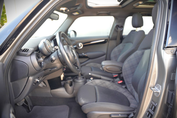 MINI Mini 1.5 Cooper Pepper | Panoramadak | Cruise Control | Apple Carplay | Navigatie | Climate Control | NAP | Dealer Onderhouden | Keyless | Automaat