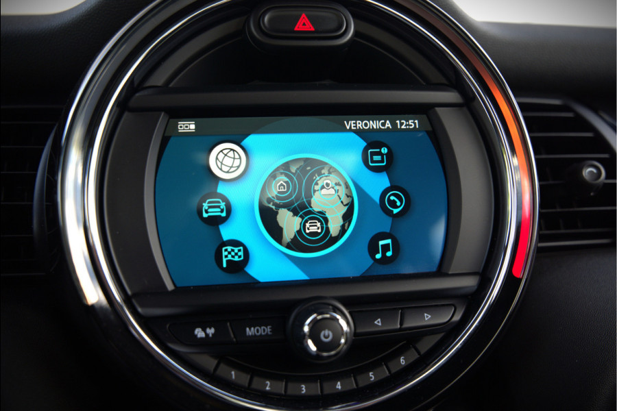 MINI Mini 1.5 Cooper Pepper | Panoramadak | Cruise Control | Apple Carplay | Navigatie | Climate Control | NAP | Dealer Onderhouden | Keyless | Automaat