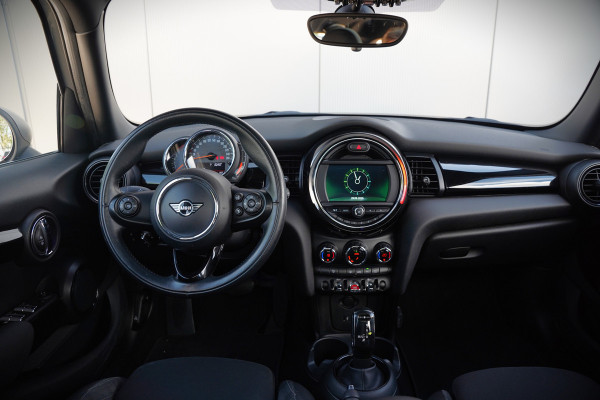 MINI Mini 1.5 Cooper Pepper | Panoramadak | Cruise Control | Apple Carplay | Navigatie | Climate Control | NAP | Dealer Onderhouden | Keyless | Automaat