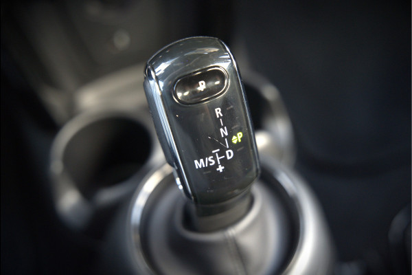 MINI Mini 1.5 Cooper Pepper | Panoramadak | Cruise Control | Apple Carplay | Navigatie | Climate Control | NAP | Dealer Onderhouden | Keyless | Automaat