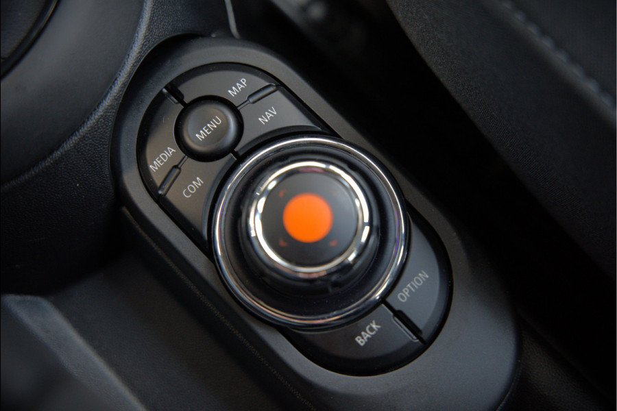 MINI Mini 1.5 Cooper Pepper | Panoramadak | Cruise Control | Apple Carplay | Navigatie | Climate Control | NAP | Dealer Onderhouden | Keyless | Automaat